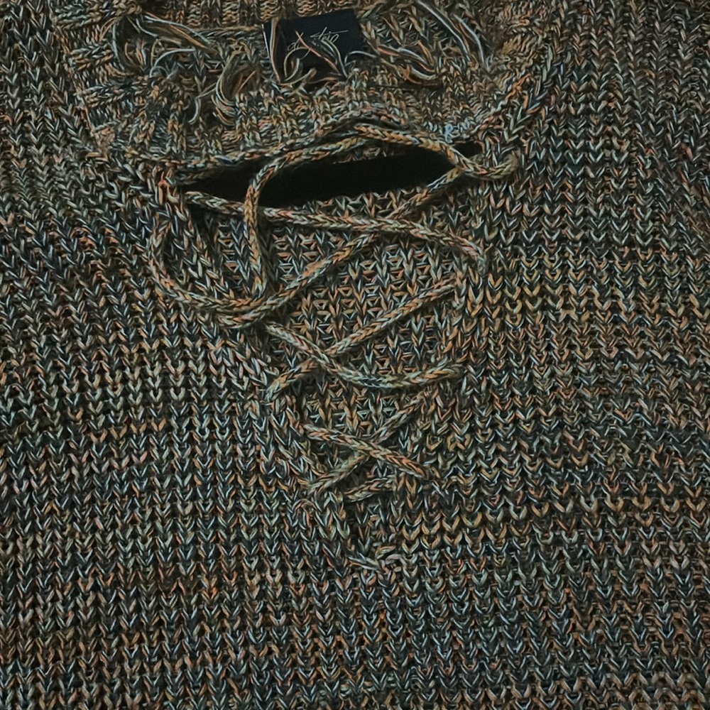 Sweater - Picture 4 of 4
